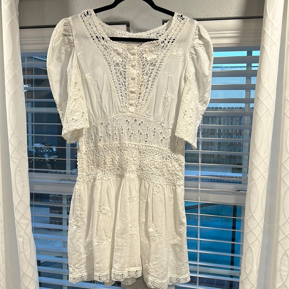 Divine Dress True White Size 8